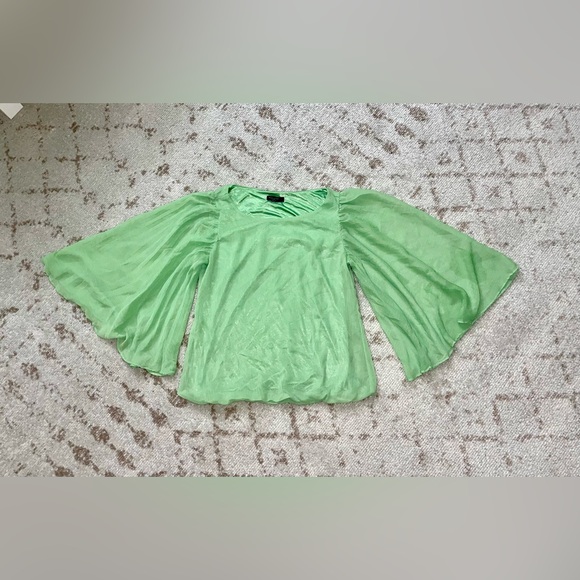 Alfani Tops - Vintage/Y2K Bell Sleeved blouse by Designer Alfani - size 4